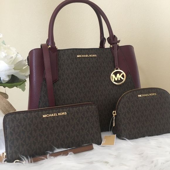 Michael Kors Handbags - 3PCS Michael Kors kinsley satchel wallet&cosmetic